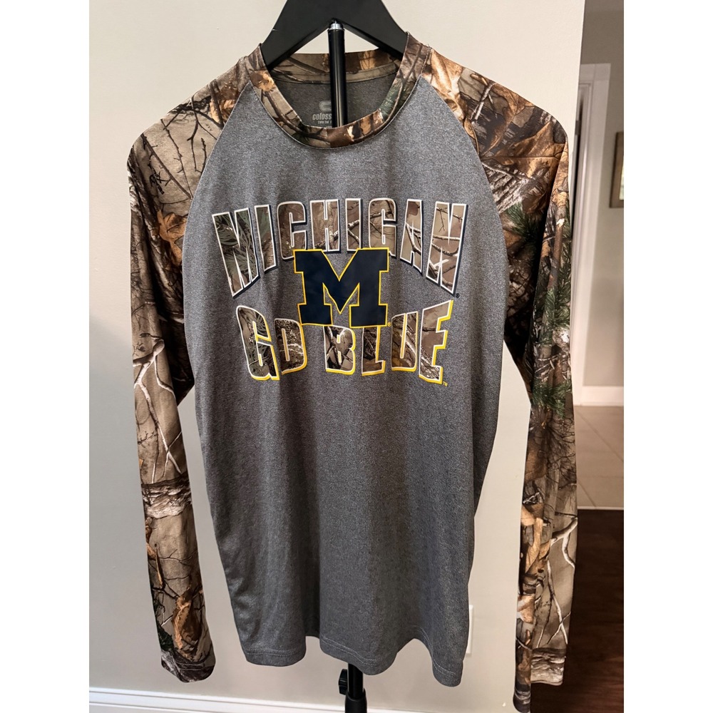 Colosseum Michigan Wolverines Mens Medium Camo Long Sleeve Performance Shirt Gra